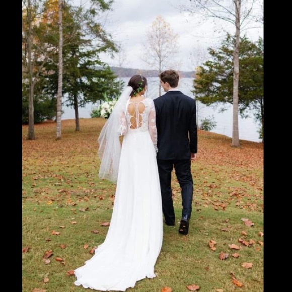 Open back, A-line  with flared cuffs and plunging neckline. - Picture 13 of 16